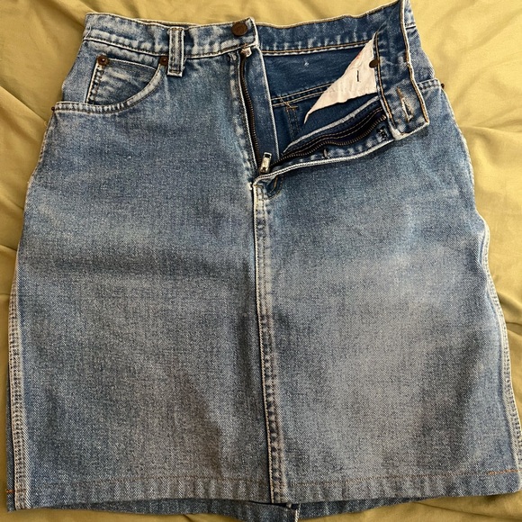 Vintage Levi’s Classic Blue Denim Skirt Size 28 - Picture 1 of 10